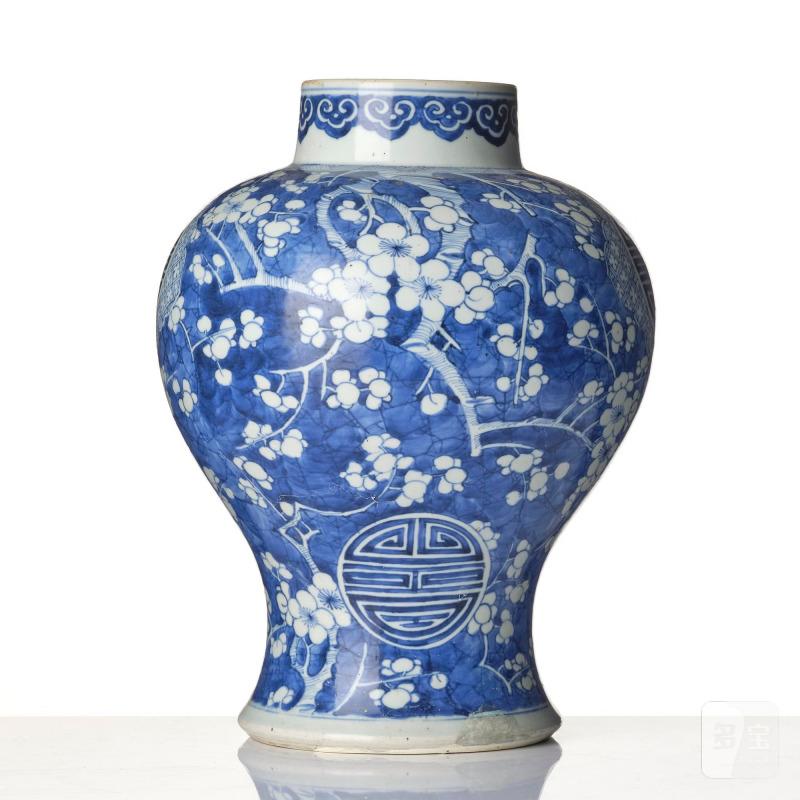 A blue and white 'cracked-ice' vase, - 图3